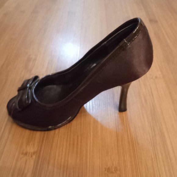 Cinderella of Boston Brown Silk peekaboo platform shoes - Picture 7 of 12